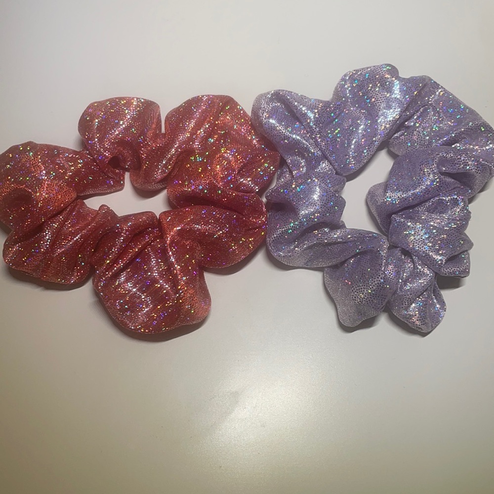 these are very new scrunches they are nice and shiny🤗